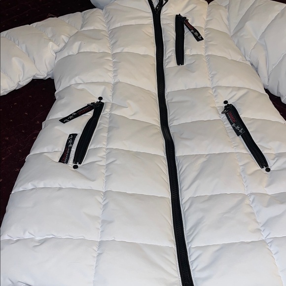 Canada Goose Quilted White Jacket with Black Accents - Picture 9 of 9